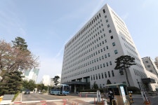 서울남부지검 초임 검사, 청사에서 투신 사망