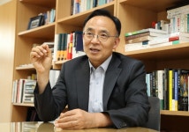 ‘닥터 둠’ 김영익 “10월 전 주식 탈출하라… 내년 공황수준 침체 온다”