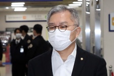 ‘조국 아들 허위 인턴증명서’ 최강욱, 2심도 의원직 상실형