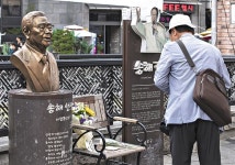 “엊그제도 찌개 드시고 가셨는데…” 종로 송해길 추모물결