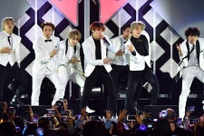 BTS, 단체활동 잠정중단… “K팝 시스템, 사람을 성숙하게 놔두지 않아”