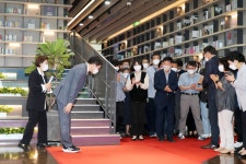 외신들도 극찬한 이 동네 버스 정류장 “우리 區 작은 정책 전국 퍼질 때 희열”