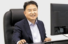 김영환 “진영 안가리고 인재 영입… 대기업공장 유치”