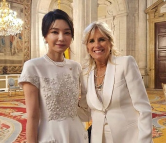 서희건설, 나토 순방 때 김건희 여사에게 목걸이 전달 인정 자수서 提。