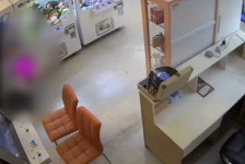 젊은 여성이 무인 뽑기방서 대변 보고 도망… “특수 청소비만 50만원”