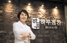 아들 학교 급식업체 인수로 시작… ‘맛집’ 구내식당 100곳