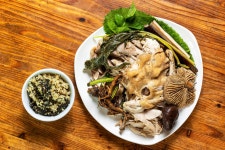 아삭한 까맹이 토마토와 수달, 개산삼까지… 모두 여기 첩첩산중에 있답니다