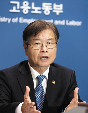 노동 운동가 출신 이정식 장관 “대우조선 같은 불법파업 관행 끊겠다”