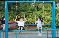 “낮돌봄 입소 대기 13년째… 그래도 기약 없어”