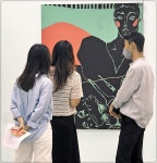 부동산 트렌드쇼서 한국 젊은 작가 작품 감상하세요