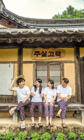 몸뻬 입고 ‘논밭뷰’ 즐기고… 이젠 촌캉스가 대세