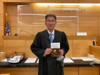 “뉴욕선 재판 밀린 판사들 실명 공개… 법원장이 왜 늦냐 다그친다”