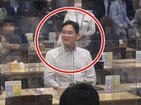 [영상]구내식당에 뜬 이재용, 직원들 밥 먹다 깜짝
