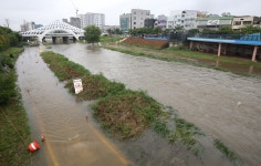 행정안전부 전국 90개 강변 도로에 수위 센서 설치, 자동 출입 차단 시스템 구축
