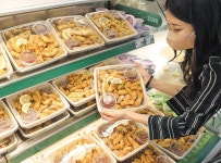 탕수육도 반값… 대형마트 ‘델리 코너’ 띄우기 대작전