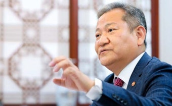 이상민 장관 “대기업 3~5곳, 명문대·특목고 묶어 지방이전 추진”