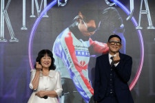 “엄마, 성욱아 잘 지냈지?” 27년 만에 되살아난 듀스 김성재