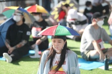 가만히 있어야 1등...3년 만에 다시 열린 ‘멍때리기’ 대회