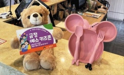 “거기, 노키즈존인가요?”  “아니요, 여기는 예스키즈존입니다!”