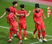 손흥민, 전반 35분 헤더 선제골… 한국, 카메룬에 1-0 승리