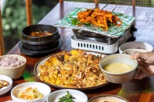 K할매들 ‘잔소리 열전’ 그립다면 이곳으로... 뽀글 파마한 그녀들과 함께 막춤을!