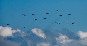 전투기 12대 시위비행 이틀뒤… 北 “150대 동시출격”