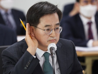 김동연 “이재명 얘기 그만, 나는 김동연” 경기도 국감서 설전