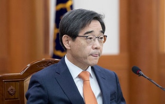 ‘대장동 의혹’ 권순일의 굴욕… 변협 “변호사 신청 철회하라”