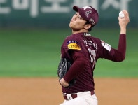 홍원기 키움 감독 “KS 5차전이 제일 중요... 안우진 부상 재발하지 않길”