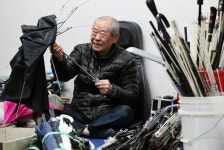 [더 한장]  “누군가의 우산을 수리해서 행복했다”