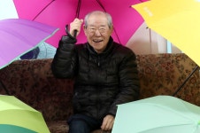 [더 한장]  “누군가의 우산을 수리해서 행복했다”