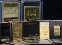 킹달러에 밀리던 금값 오르기 시작했다... 2023년은 金의 해?