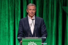 ‘샌디 훅’ 10주기에 모인 유명인사들 “총기로부터 안전한 나라 만들자”