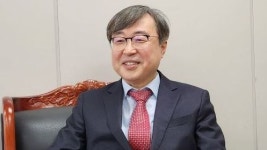 10년째 ‘우수 법관’ 김문관 “비결? ‘짜증 금지’ 붙이고 재판하죠”