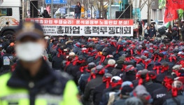 [사설] 엄청난 돈 걷어 누가 어디에 어떻게 쓰는지 비밀인 거대 노조들