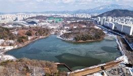 “풍암호수 일부 매립해 공원화” vs “원형 보전하자”