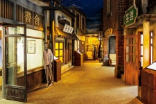 꼿꼿한 기개로 혹한 견디는 자작나무처럼… 굽이굽이 돌아가도 한결같은 옛길처럼