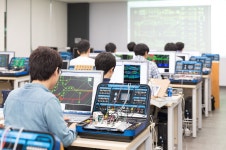 고용부, 45세 이상 근로자에 재취업 상담 서비스 확대