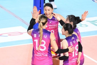 흥국생명, 김연경의 활약으로 7연승 달성...도로공사 상대 역전승 현장