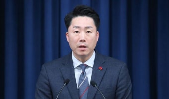 이재명 대통령실 부대변인 자진 사퇴