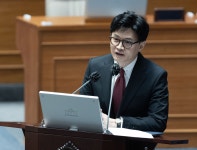 한동훈 역공에 발끈한 정청래 “아주까리 기름 먹나, 왜 이리 깐족”