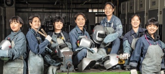 삼성·제약사 관뒀다… 용접 마스크 그녀들 불꽃 튀기며 새출발