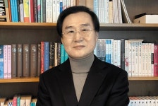 “정확성 추구하면 번역은 딱딱해지고, 가독성 추구하면 ‘의역’ 함정에 빠지죠”