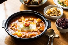 진득한 국물에 그득한 건더기… 밥 한 공기, 술 한 병이 ‘순삭’