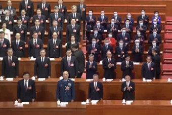 시진핑 3연임 취임식... ‘심복’의 유도에 100여명 얼떨결 박수