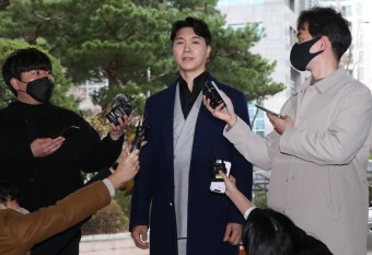 박수홍, 친형 ‘61억 횡령’ 재판 증인 출석... “강력한 처벌 원한다”