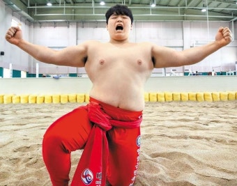 [스포츠 라운지] 제자리뛰기는 배구선수급, 드는 힘은 역도선수 능가