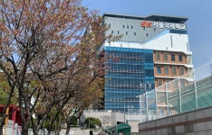 학교돈 132억 날린 직원, 징계도 안한 서울국제학교...학부모들 반발