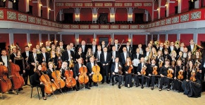 남성 단원들 전쟁터 갔지만… 우크라, 평화의 선율 들려준다