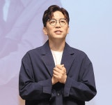 가수 이적, 첫 산문집… ‘3만원권 지폐’ 제안도